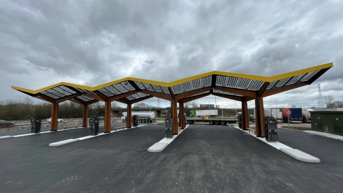 Fastned eröffnet bislang größte Ladestation in seinem Netzwerk ...