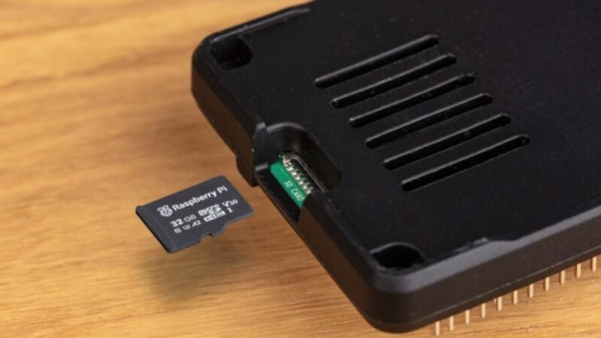 Raspberry Pi releases its own SD cards and a protective case ...