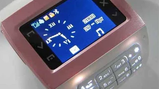 iWatch - EG100 Tastatur, FM-Radio, Bluetooth, USB, 2MPixel Kamera, MP3-Player,Touchscreen. Über einen im Armband befindlichen Stift kann das Handy gesteuert werden, oder aber über die Tasten, oder teilweise auch mit dem Daumen. Weitere Funktionen sin