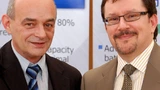 BMZ-Vertriebsleiter Klaus Heck (links) und Martin Dluzansky, Director Partner Marketing bei Boston-Power (rechts)