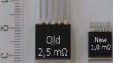Bild 1. Links ein 2,5-mΩ-Schalter in einem TO-218-Gehäuse aus dem Jahr 1998 und rechts ein neuer Schalter mit 1,0 mΩ im TO-263-Gehäuse.