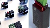 Bild 2. Mögliche Aufbauformen von Halbleiter-Relais. Zu sehen ist auch ein aufgesetzter Leis­tungswiderstand zur „Simulation“ des Spulenstroms.