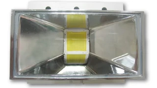 In diesem LED-Strahler stecken nicht weniger als 100 1-W-LEDs des chinesischen Herstellers Huey Yann.