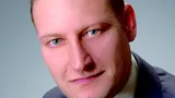 Dipl.-Inf. Stefan Lux studierte Informatik mit Schwerpunkt Schaltkreis- und Systementwurf. Seit über drei Jahren ist er als Produktmarketing-Manager bei SMSC Europe für mehrere Produktlinien verantwortlich.