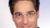 Dr.-Ing. Benjamin Weyl beschäftigt sich seit 2003 bei der BMW Forschung und Technik GmbH mit IT-Security für Fahrzeugbordnetze sowie mit Car-to-Car- und Car-to-Infrastructure-Kommunikationsszenarien.
