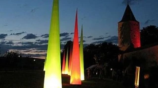 Lichtkegel vor der Stadtmauer Berching