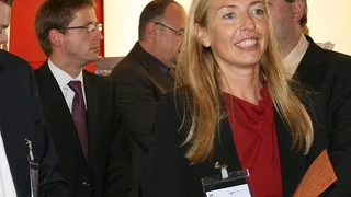 Karin Zühlke, Redakteurin der Zeitschrift Markt&Technik und Organisatorin des BestEMS-Awards eröffnet die Preisverleihung auf der productronica. 