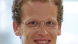 Dr. Nico Kämpchen studierte Elektrotechnik und Informatik in Bochum, Stuttgart und Edinburgh, UK, und promovierte an der Universität Ulm. Er ist seit 2006 Projektleiter bei der BMW Group Forschung und Technik und beschäftigt sich mit hochautomatisier