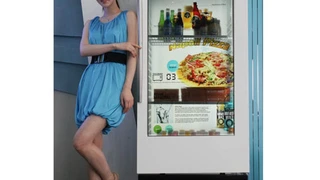 Transparentes Display am Kühlschrank