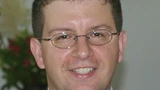 Norbert Ulshöfer studierte Elektrotechnik an der University of North Carolina in Charlotte (USA). Er arbeitet seit 2002 in unterschiedlichen Bereichen der Entwicklung und des Applikations-Engineering bei Infineon. Derzeit ist er im Geschäftsbereich A