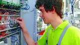 Bild 2: Die Verdrahtung mit Push-in-Technik erfolgt mit nur einer Hand und ohne Werkzeug - für Leiterquerschnitte ab 0,25 mm²