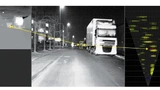 Bild 1. FIR-, NIR- und Radar-Bild einer Szene. Im FIR-Bild (links) bildet der Fußgänger einen deutlichen Kontrast zum Hintergrund. Bildstrukturen wie die Bäume bzw. das Gebäude links werden hier jedoch unscharf dargestellt. Im NIR-Bild (Mitte) ist de