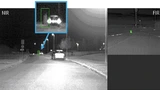 Bild 2. Vorortszene: Ein mit bloßem Auge kaum mehr zu erkennender Passant wird vom NIR-FIR-System noch detektiert.