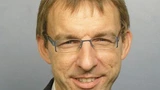 Prof. Dr. Holger Blume studierte Elektrotechnik an der Universität Dortmund, wo er 1997 auch seine Promotion abschloss. Von 1998 bis 2008 war er als Akademischer Oberrat an der RWTH Aachen tätig, dort habilitierte er 2008. Seit Juli 2008 leitet er da