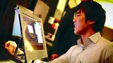 Bild 3: Ein Mitarbeiter der MIT Labs demonstriert die Handhabung eines interaktiven, transparenten 3D-Displays