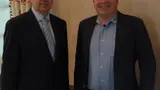 Freescales CEO Rich Beyer (mit Elektronik-Redakteur Frank Riemenschneider)wird zurücktreten.
