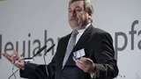 Dietmar Schütz, BEE: »Das Tempo beim Zuwachs der Erneuerbaren muss den Netzausbau bestimmen und nicht umgekehrt. Deshalb brauchen wir sowohl neue Leitungen auf der Höchstspannungsebene, um Übertragungsengpässe aufzuheben, als auch moderne Verteilnetz