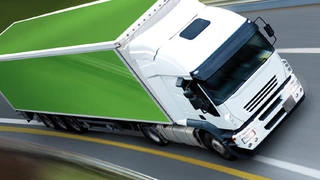 Auch auf den LKW-Planen gibt es genügend ungenutzten Platz. Hier ließe sich ebenfalls die Heliatek-Folie anbringen.
