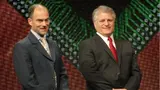 ARM-CEO Warren East und Freescales Senior-VP Dr. Reza Kazerounian konnten Ihr Glück kaum fassen, als sie den Energieverbrauch des Kinetis-L sahen.