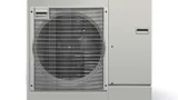 Das bodenstehende Außenmodul ist in den Leistungsgrößen 7,5 kW, 10 kW und 12 kW erhältlich.