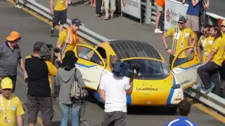 Den Auftakt der Weltumrundung bildete die Teilnahme an der World Solar Challenge 2011 von Darwin nach Adelaide.