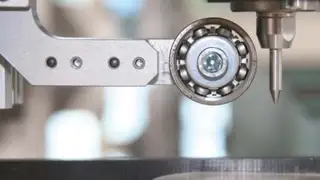Der 2K-Leitkleber lässt sich prozesssicher dispensen.