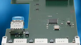 Der interne USB-Port eignet sich für einen Speicher oder Dongle, der nicht offen zugänglich sein soll.