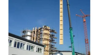 Die Montage der Wärmespeichertürme.