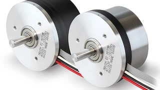 Neu von Maxon Motor ist der flache Motor »EC 60 flat« mit MILE-Encoder (Maxon’s Inductive Little Encoder). Der Motor entspricht der Schutzart IP54 und erreicht ein Drehmoment von bis zu 319 mNm. Das Funktionsprinzip des Encoders beruht auf der Messun