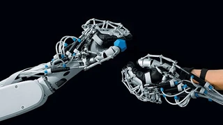 Als Exoskelett kann die »ExoHand« wie ein Handschuh angezogen werden. Mit ihr lassen sich Finger aktiv bewegen, die Kraft der Finger verstärken sowie Bewegungen der Hand aufnehmen und in Echtzeit auf Roboterhände übertragen. Die »ExoHand« stützt die 