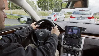 Dank des Datenaustauschs können Autofahrer genauere Informationen über mögliche Probleme im Baustellenbereich erhalten.