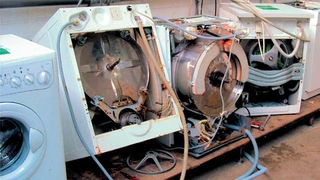 Ein Beispiel für die Wiederverwendung alter Elektrogeräte sind Waschmaschinen.