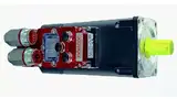 Bild 2: Bürstenloser Servomotor mit am Motor integrierter Steuerung und den »htec«-Hybridsteckern