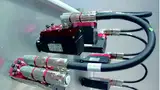 Bild 5: Bei dieser »Daisy Chain« mit »Speedtec«-Schnellverschlüssen sind alle Verbindungsleitungen gleich konfiguriert