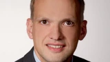 Dr. Alexander Leonhardi ist in der Entwicklung Elektrik/Elektronik-Telematik der Daimler AG für die Systemarchitektur der Infotainment-Systeme verantwortlich. Er vertritt die Daimler AG im Technical Coordination Committee der MOST Cooperation.