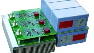 Bild 3: B6-Inverter-Stack-Design mit niederinduktivem Modul und PCC-Kondensatoren