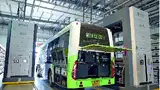 Bild 1: An den Wechselstationen werden die Batterien aufgeladen, bevor sie dann wieder im Bus eingesetzt werden - der Austauschvorgang dauert sieben Minuten
