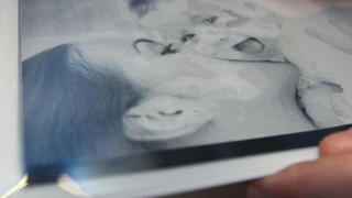 Die Displays bestehen aus einer Art Folie und sind E-Papern ähnlich. Daher sind sie von allen Seiten gut lesbar.