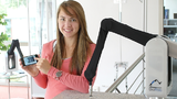 Test des „BioRob“-Arms mit einem Smart-Phone