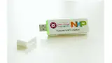 Bild 2: Mit dem NFC-USB-Stick »Cardabra« lassen sich die Informationen aus einer RFID-NFC-Visitenkarte auslesen 