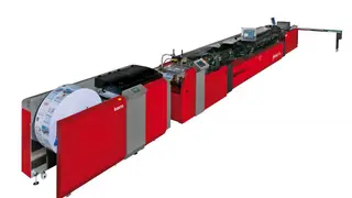 Die Kuvertiermaschine »K3500« von Kern schafft bis zu 24.000 Kuvertierungen pro Stunde.
