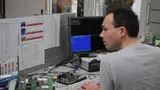 Dr. Ivo Trajkovic ist Software-Ingenieur bei Syslogic. Um die MS-DOS-Software auf den modernen Rechnern zum Laufen zu bringen, installiert er auf dem Linux-Betriebssystem eine Virtual Machine.