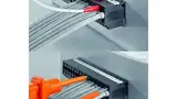 Bild 1: Der integrierte Prüfabgriff ermöglicht bei der Omnimate-Durchführungsklemme PGK 4 von Weidmüller, dass der Service das Potenzial sicher abgreifen kann - mit Prüfstecker oder Tester