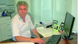 Bild 1: Neben seinen ärztlichen Aufgaben betreut Dr. Ibrahim Hasan im ZAHO die IT-Systeme 