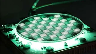 Die Fördermaßnahme »Initiative Mikrophotonik« unterstützt zahlreiche Projekte vom Design über Mikrostrukturierung und Materialintegration bis zur Aufbau- und Verbindungstechnik. Das Fraunhofer IOF ist in einigen Projekten vertreten. Im Bild zu sehen 