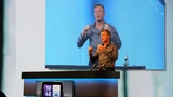 CEO Paul Jacobs präsentiert die neue Qualcomm Smartwatch namens Toq