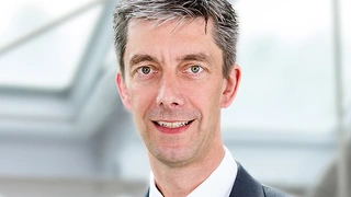 Sein Nachfolger als Vorstandsvorsitzender wird Christian Benz, seit April 2013 ebenfalls Mitglied des Vorstand.