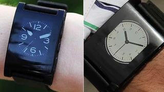 2 Ziffernblätter der Pebble Smartwatch