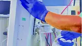 Bild 1: Displays im OP oder anderen hygienisch sensiblen Bereichen erfordern ein medizingerechtes, besonders hygienisches Systemdesign  komplett geschlossene, lüfterlose Gehäuse lassen sich mühelos reinigen und desinfizieren