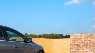 Im belgischen Lommel zeigt Ford die Umsetzung des vollautomatischen Parkassistenten in die Praxis.